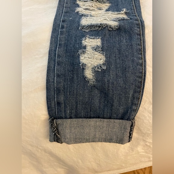 Ripped boyfriend jeans - Picture 3 of 6